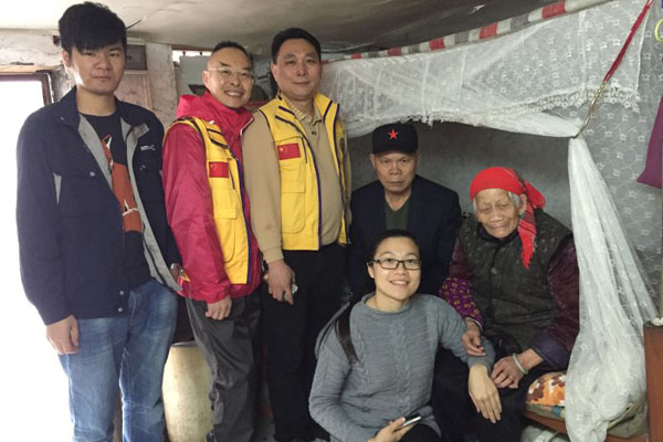 社工们和温婆婆合照 社工们和温婆婆合照