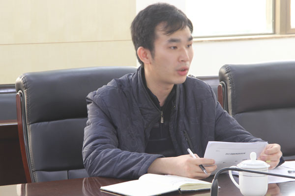 总公司总经理助理陈立邦进行会议讲话 总公司总经理助理陈立邦进行会议讲话