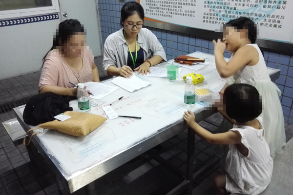 司法社工在了解案主情况 司法社工在了解案主情况